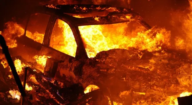 Сахалинец сжёг чужую машину из-за нечаянной обиды