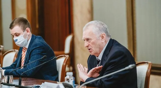 Жириновский заявил о партийной девственности
