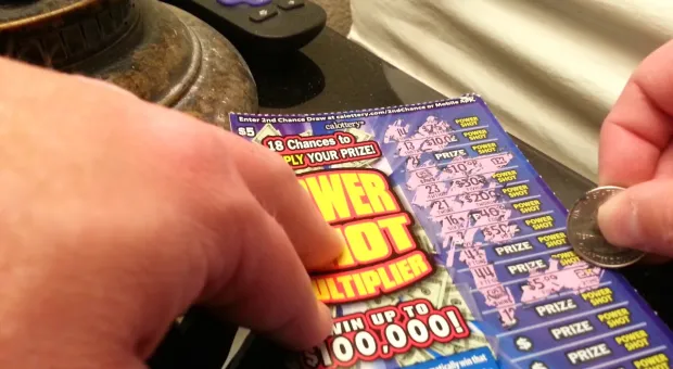 Женщина выиграла четверть миллиона долларов и потеряла лотерейный билет