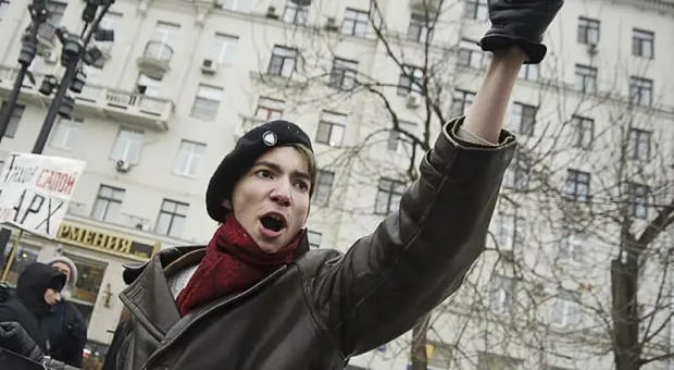Скандальный активист выстрелил себе в голову на Красной площади. Видео