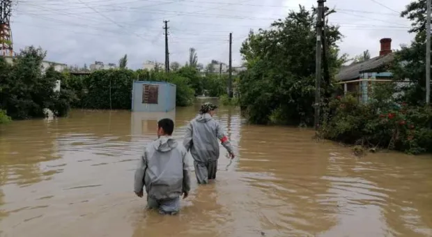 В Крыму устраняют последствия бури и собирают помощь для пострадавших