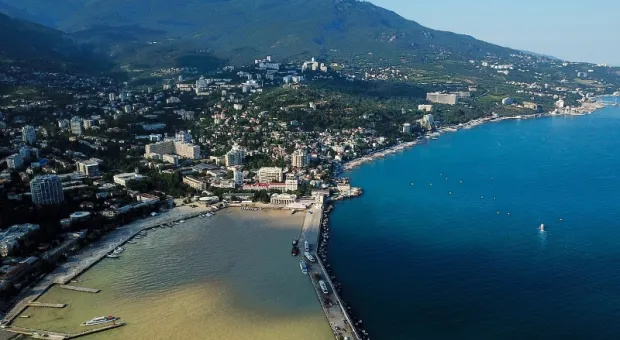 Отдыхающих просят неделю не купаться на пляжах южного берега Крыма