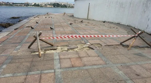 Замена разбитого штормом гранита в Севастополе превратилась в международную спецоперацию 