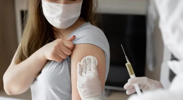 Объявлена дата начала вакцинации подростков от COVID-19