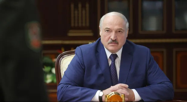 «За картоху переживает»: Лукашенко закрывает границы, чтобы не впускать мигрантов обратно из Литвы