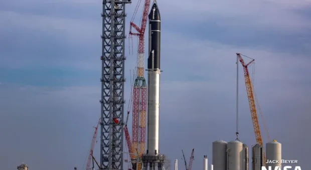 SpaceX собрала "самую высокую ракету в истории"
