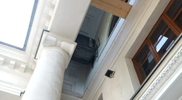 В Севастополе картины Айвазовского спасают кондиционером на фасаде исторического здания