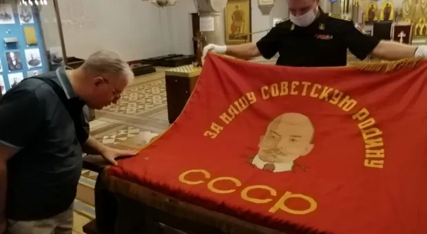 В Севастополь для реставрации и передачи в музеи прибыли 11 боевых знамен 