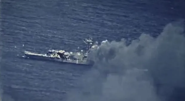 Подпрыгнул и разломился: американские военные уничтожили фрегат. Видео