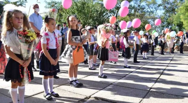 Родителей крымских школьников на линейки будут пускать по QR-кодам