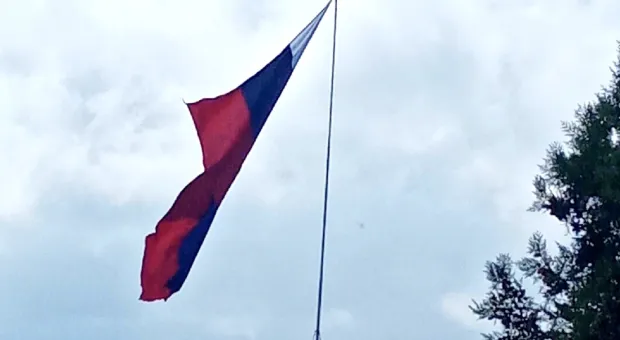 Флаг России в Севастополе висит на волоске 