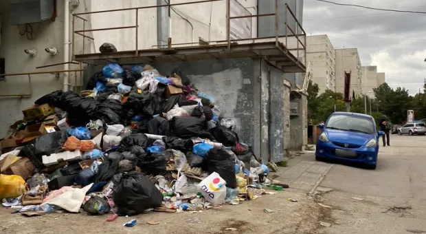 В Севастополе бизнесмены заваливают мусором целый район