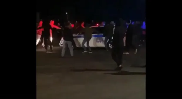 «Вместо бокса»: крымчане водили хоровод у машины ДПС