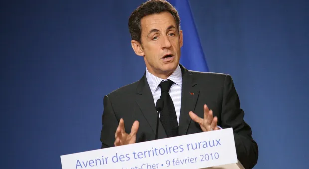 Экс-президента Франции приговорили к году тюрьмы