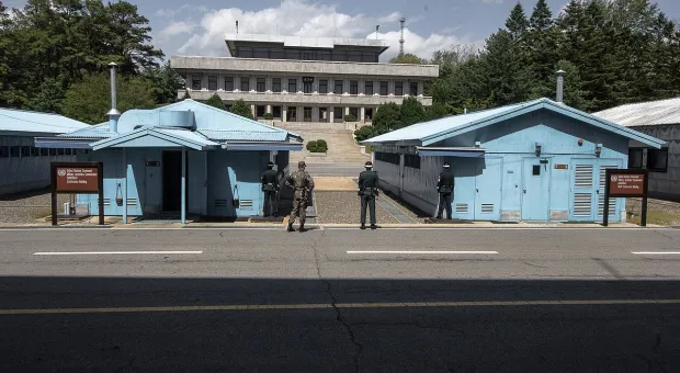 Северная Корея возобновила линии связи с Южной 