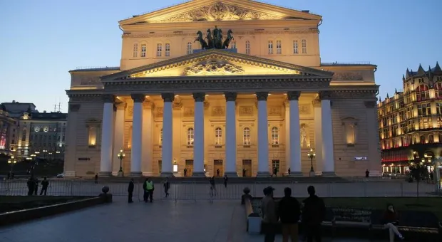 Упавшая декорация придавила актера насмерть во время оперы "Садко" в Большом театре 
