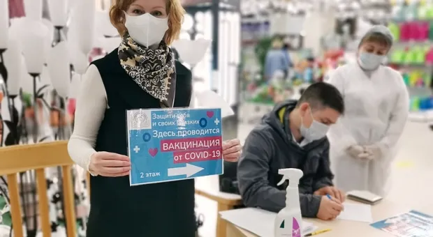 Отказывающихся вакцинироваться крымчан будут отстранять от работы 