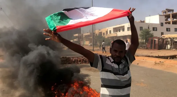 Военные в Судане стреляли по протестующим, есть жертвы