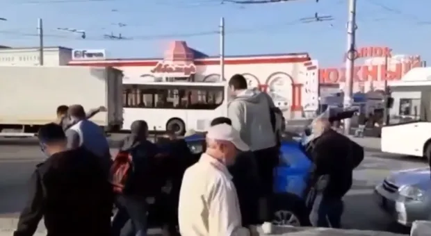 В Севастополе произошла драка между чиновниками и торговцами 