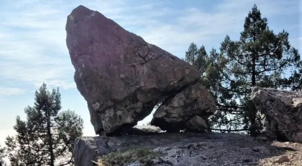 Мистический Камень Судьбы на южном склоне Крымских гор притягивает туристов