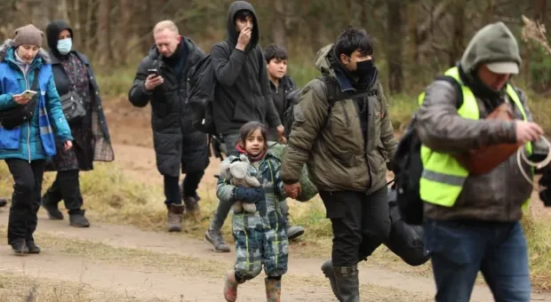 Мигранты вновь предприняли попытку штурма границы. Видео