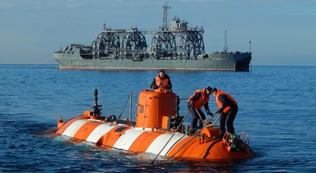 Секретный истребитель НАТО упал в море, русские подводники погрузились на глубину