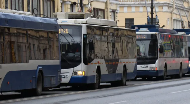Троллейбусников Севастополя отключают от электроэнергии за долги