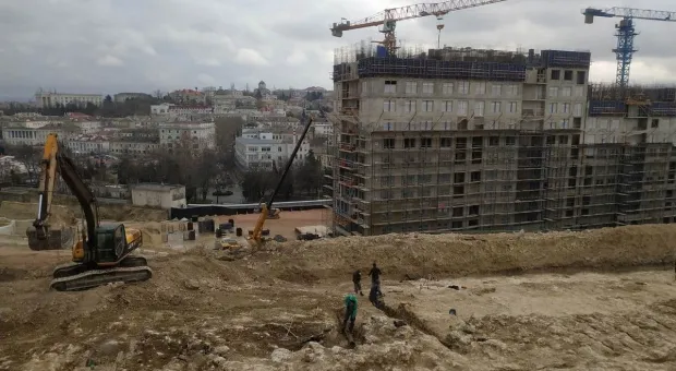 Жилой дом на Хрустальном будет достроен к  лету 2022 года
