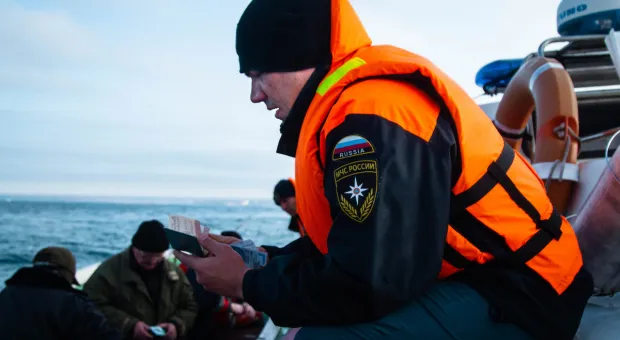 Севастопольские спасатели проверили любителей зимней рыбалки