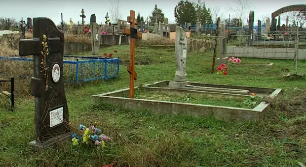 Кладбище под Севастополем проваливается под землю