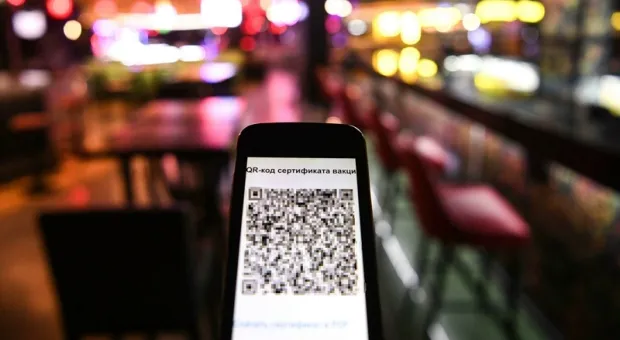 Стало известно, почему губернаторы начали отменять QR-коды