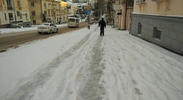 Севастополь с трудом приходит в себя после нового снега