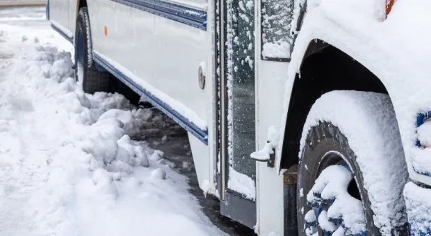 Кто заказывал коллапс на Дубровку? В Крыму водитель отказался ехать в гору по снегу