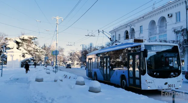 Севастополь продолжает третий день снегоборьбы