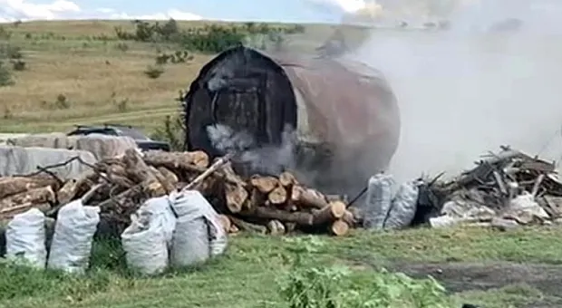 В Крыму общественники отвоевали поле у чадивших мусоросжигательных бочек