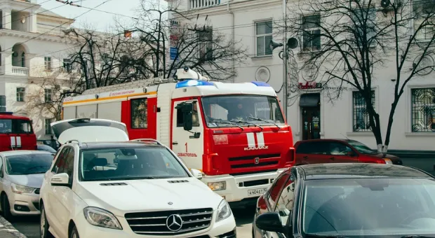 Заставленные дворы и дорожные пробки не дают работать спасателям Севастополя