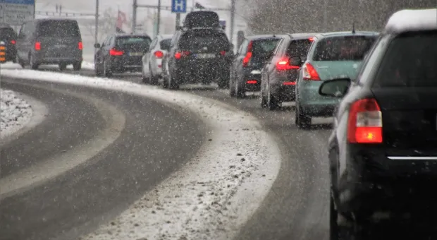 Снегопад в очередной раз парализовал Севастополь