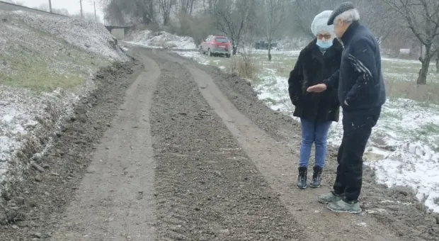 Жителям севастопольского села до ближайшего магазина пять километров по плохой дороге 