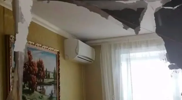 Сразу в трёх квартирах рухнул потолок