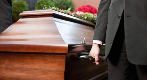 Россиянам разрешат оформлять похороны через «Госуслуги»