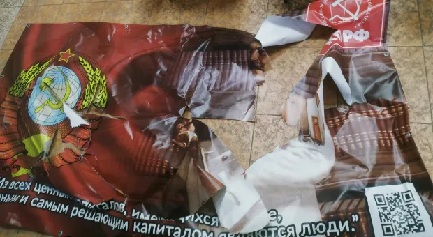 В Севастополе неизвестные разорвали баннер с изображением Сталина