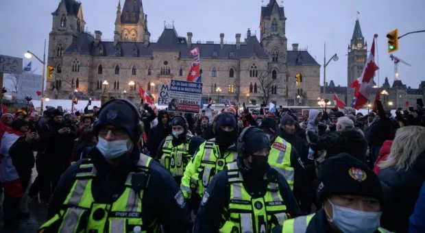 В Канаде готовы пойти на экстренные меры и оставить протестующих без денег