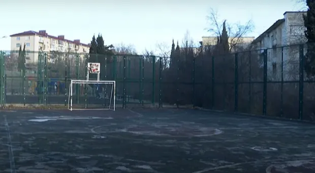 Ремонт спортплощадок власти Севастополя подменяют многолетней перепиской 