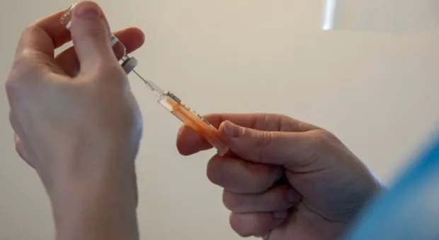 От «дельты» и «омикрона»: названы сроки выпуска новой вакцины
