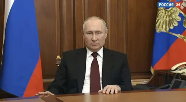 Путин подписывает указ о признании народных республик Донбасса