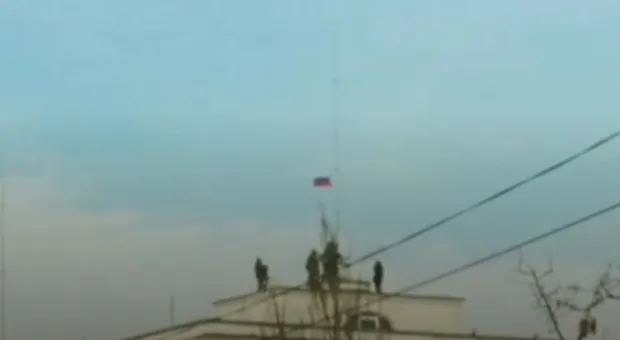 Над административным зданием Новой Каховки поднят российский флаг