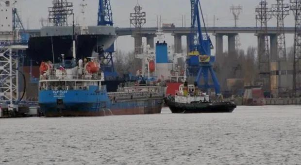 Экипаж двух грузовых судов пострадал от обстрела украинских военных в Азовском море