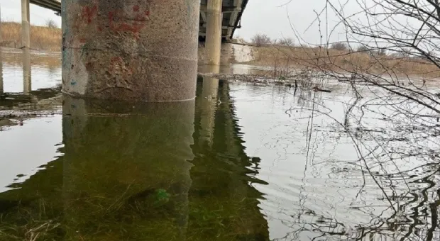 В Северо-Крымский канал начала поступать вода