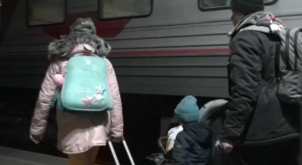 Около 250 иностранцев вывезли с Украины в Крым на бронепоезде