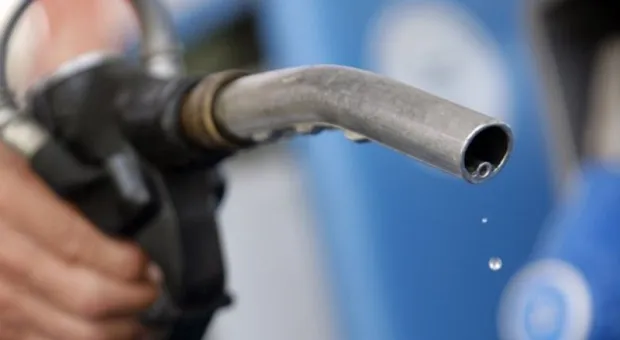 В России начали снижать цены на бензин